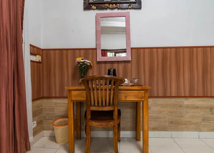 Uma Loris Pensión 3*